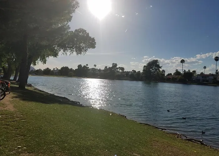 Holiday home Waterfront Views, Office, Main Floor, Walkable