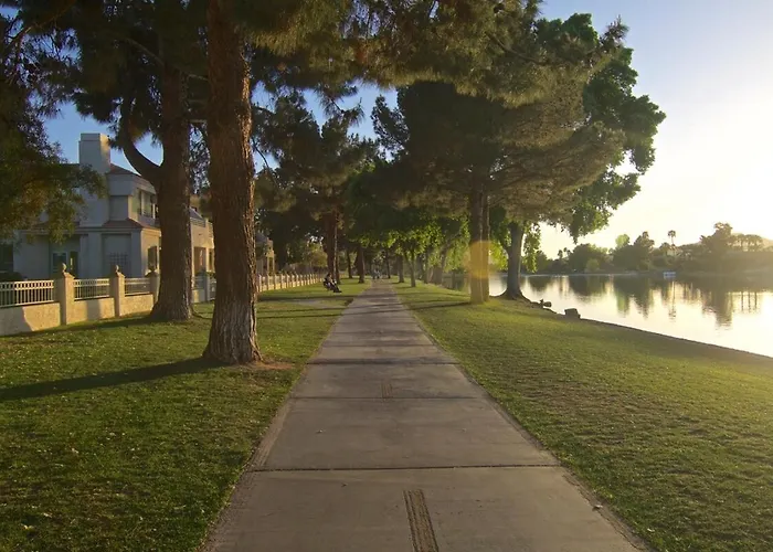 Waterfront Views, Office, Main Floor, Walkable Holiday home Scottsdale