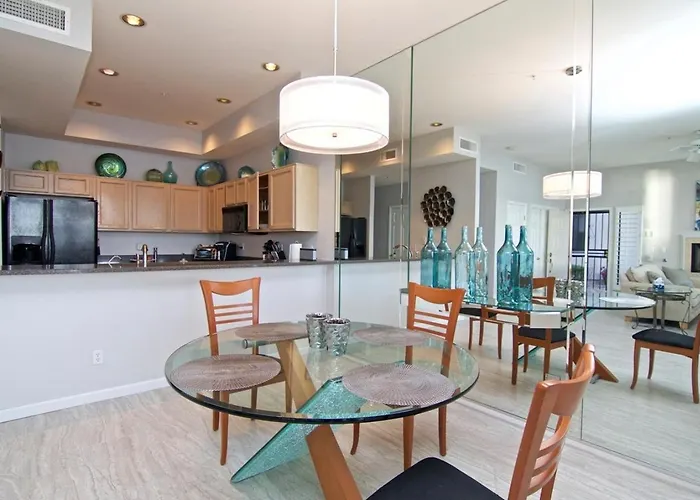 Waterfront Views, Office, Main Floor, Walkable Holiday home Scottsdale